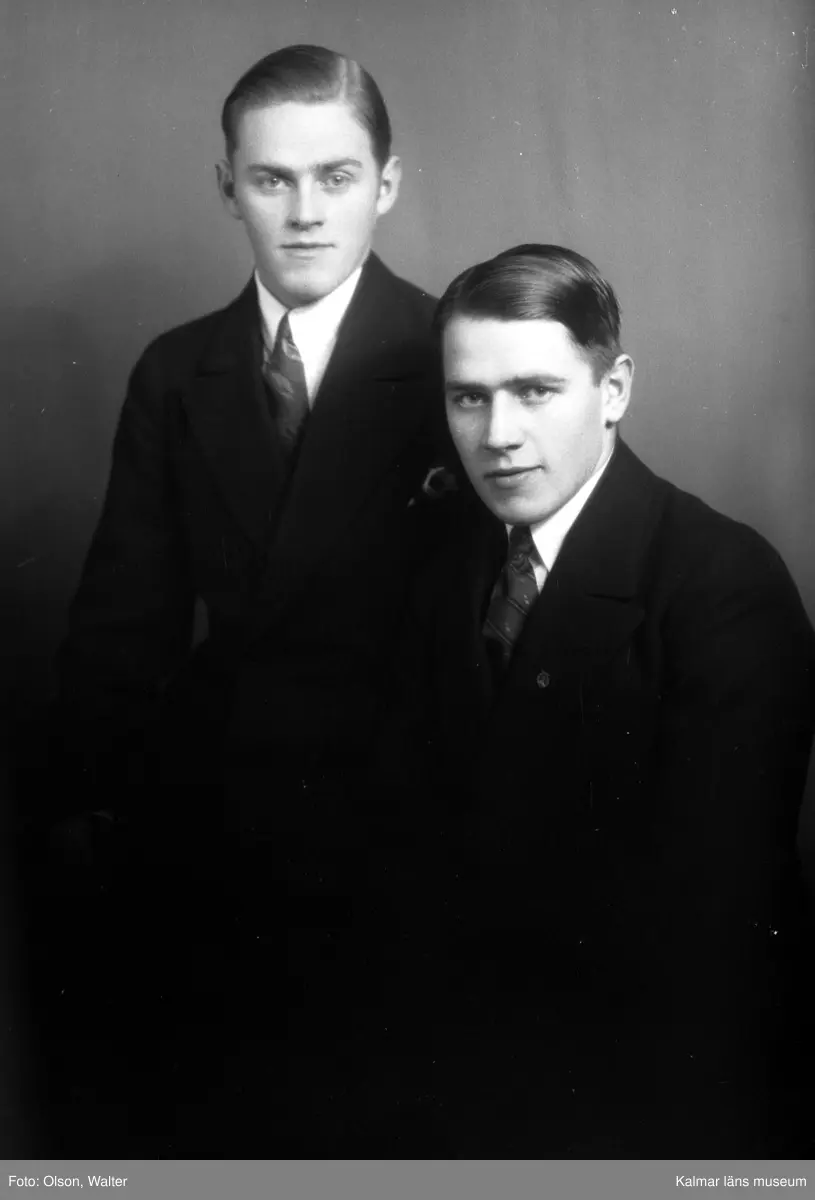 Bilden föreställer bröderna Nils och Sam Sohlberg. Enligt Walter Olsons journal är bilden beställd av Sven Sohlberg.