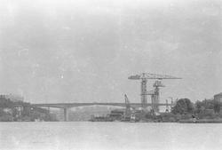 Ekensbergs varv sett västerifrån, i bakgrunden Essingeleden.