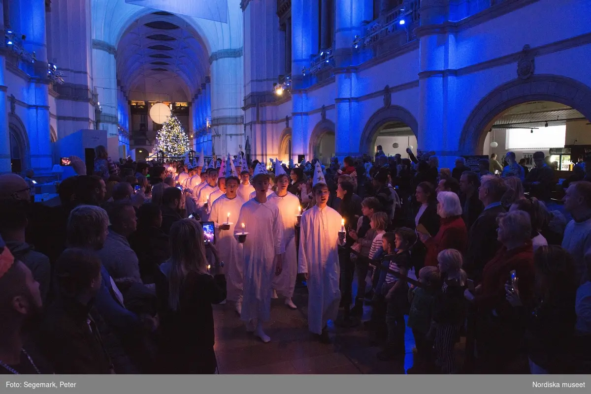 Lucia konsert Södra Latins Kammarkör på Nordiska museet