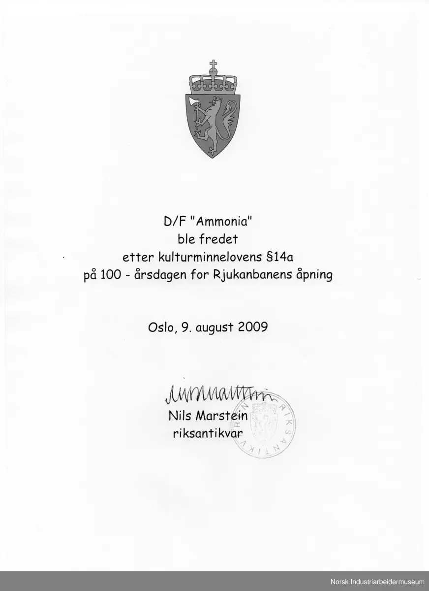 "Ammonia" er en jernbaneferge bygget i stål av A/S Moss Verft og Dokk. Fergen har en lengde på 230,6 fot, er 35,2 fot bred og stikker 12,8 fot dypt. Den har en brutto tonnasje på 929,34 og nettotonnasjen er 339,14. Sporlengde er 120 m som gir plass til 16-17 jernbanevogner. Last på dekk 630 tonn. Den kunne samtidig føre 150 passasjerer, men har sitteplass til 250 passasjerer i salongene. Til framdrift har den 2 stk trippel exp. dampmaskiner a 450 hk. "Ammonia" har salong for 1. og 2. plass under dekk, 1. plass om styrbord og 2. plass om babord. Senere ble dette slått sammen til en salong. I tillegg var det to damesalonger. Den ene damesalongen ble omgjort til bysse med kiosk for servering til passasjerer. På brodekket var det 2 direktørsalonger, røkesalong og spisesalong, samt en ekstra 1. plass salong like bak broen. "Ammonia" ble regnet som et mesterverk når det gjaldt innredning, med håndslepet glass i dørene og med nøttepanel i salongene på brodekket. Møblementet var tunge, sorte skinnstoler og sofaer.
(Tekst: Riksatikvaren)