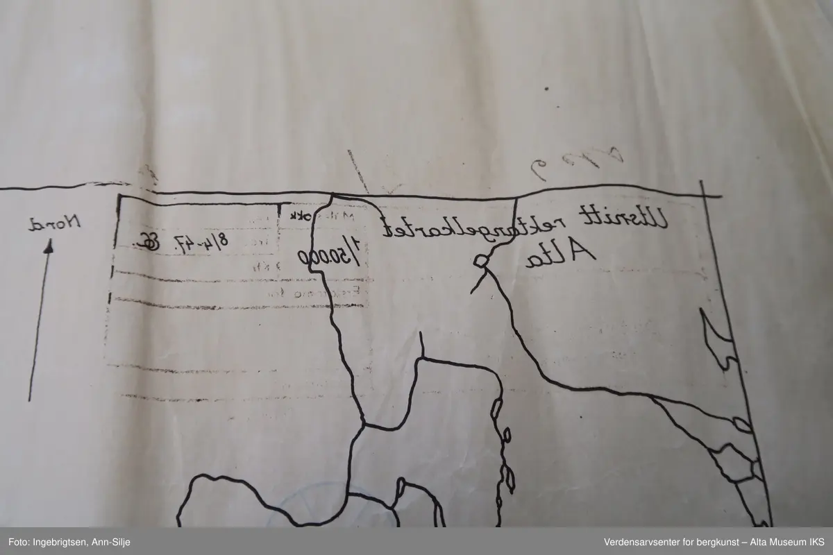 Kopi av rektangelkart 1:50.000 (speilvendt) over Alta (området mellom Kåfjord og Kronstad). På baksiden er det tegnet inn sonesirkler.