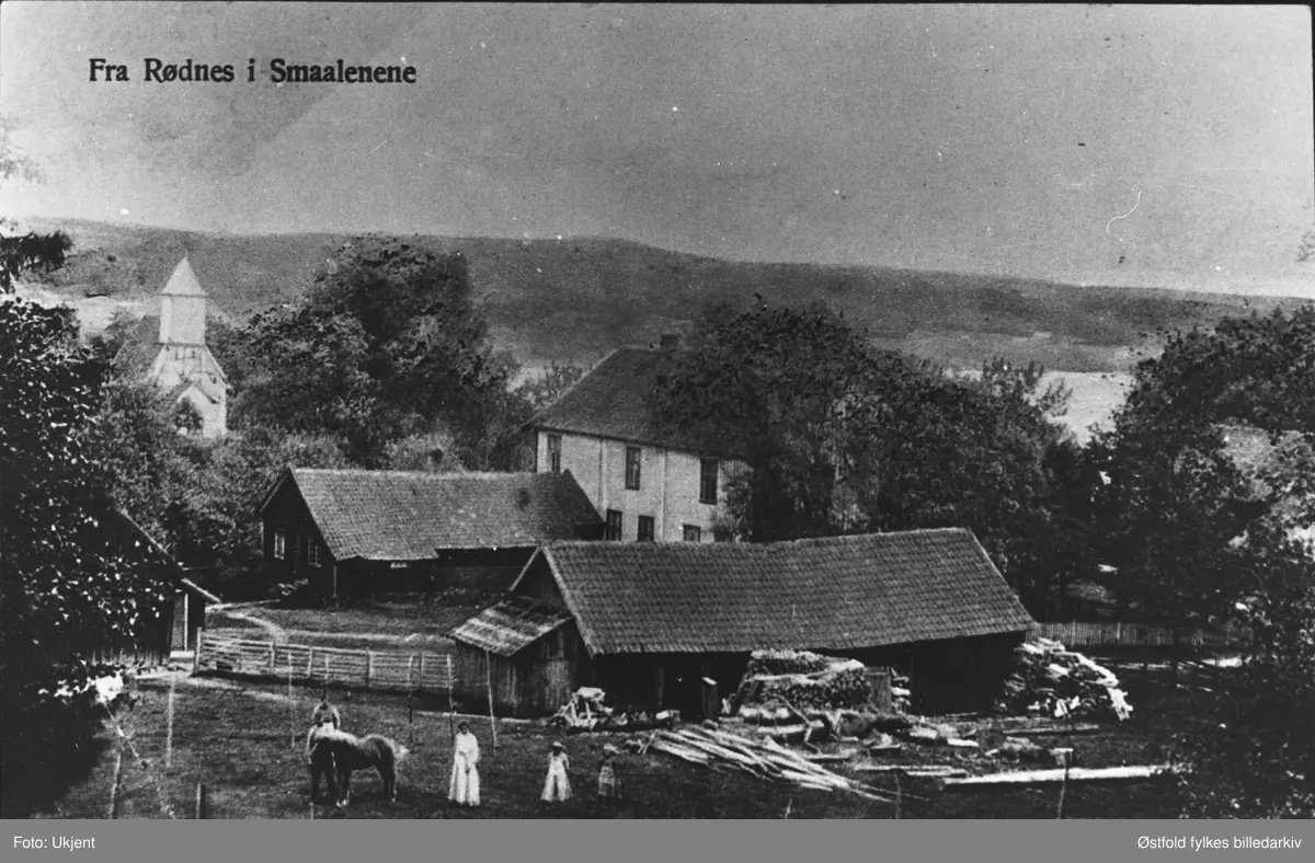 Rødenes prestegård og kirke i Marker, Østfold. Postkort.