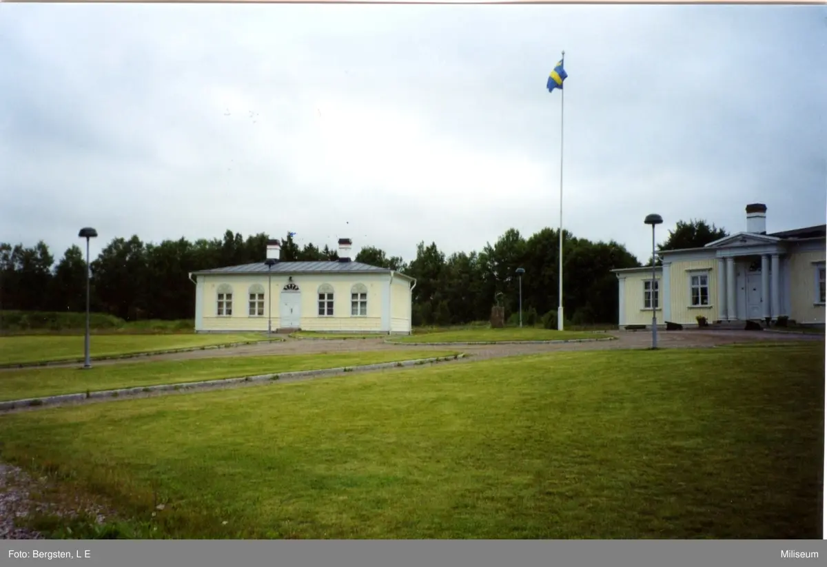 Nedläggning av I 12, Eksjö. Mäss Trianon på dess nya ställe.