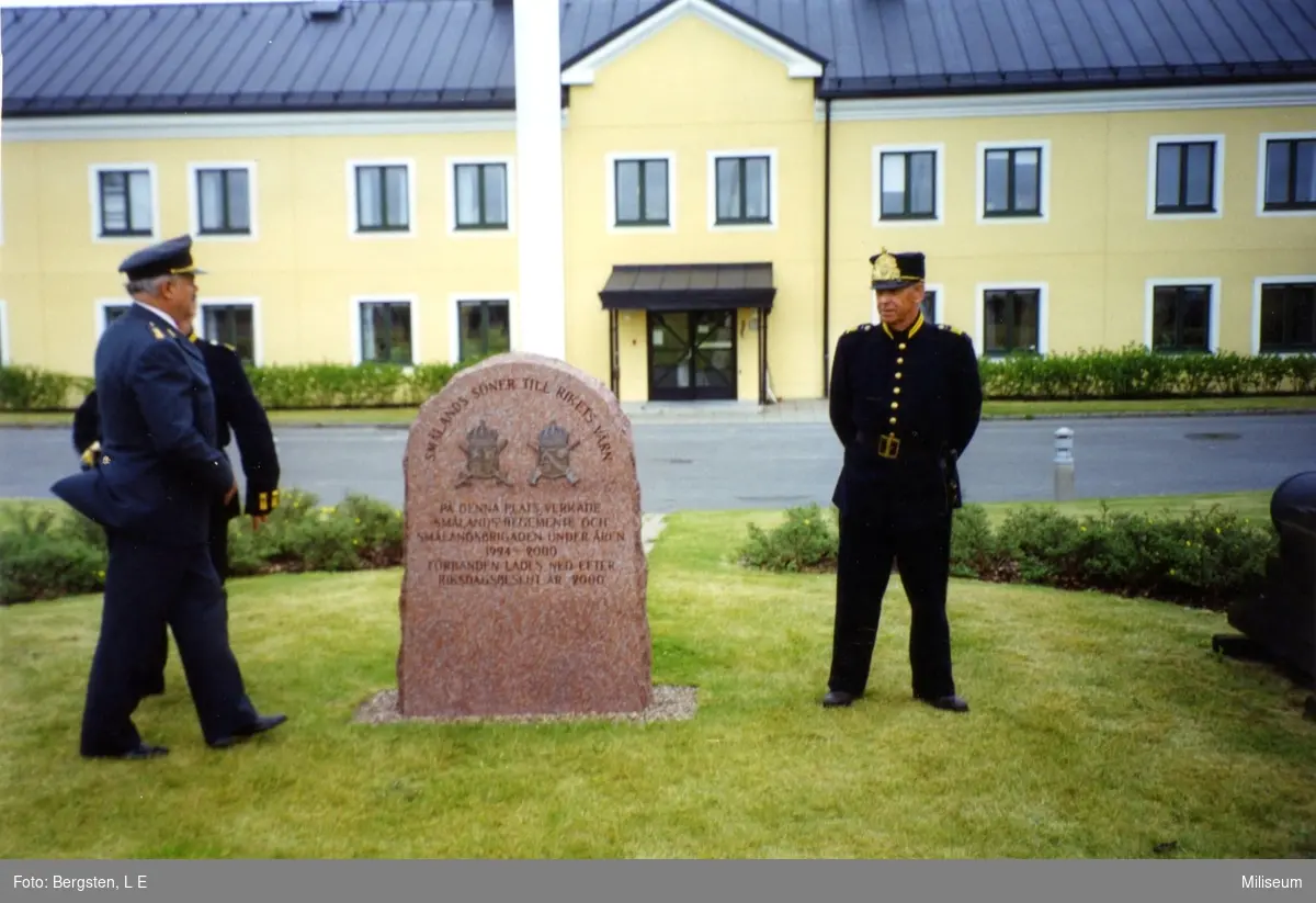 Nedläggning av I 12, Eksjö. Minnesstenen.