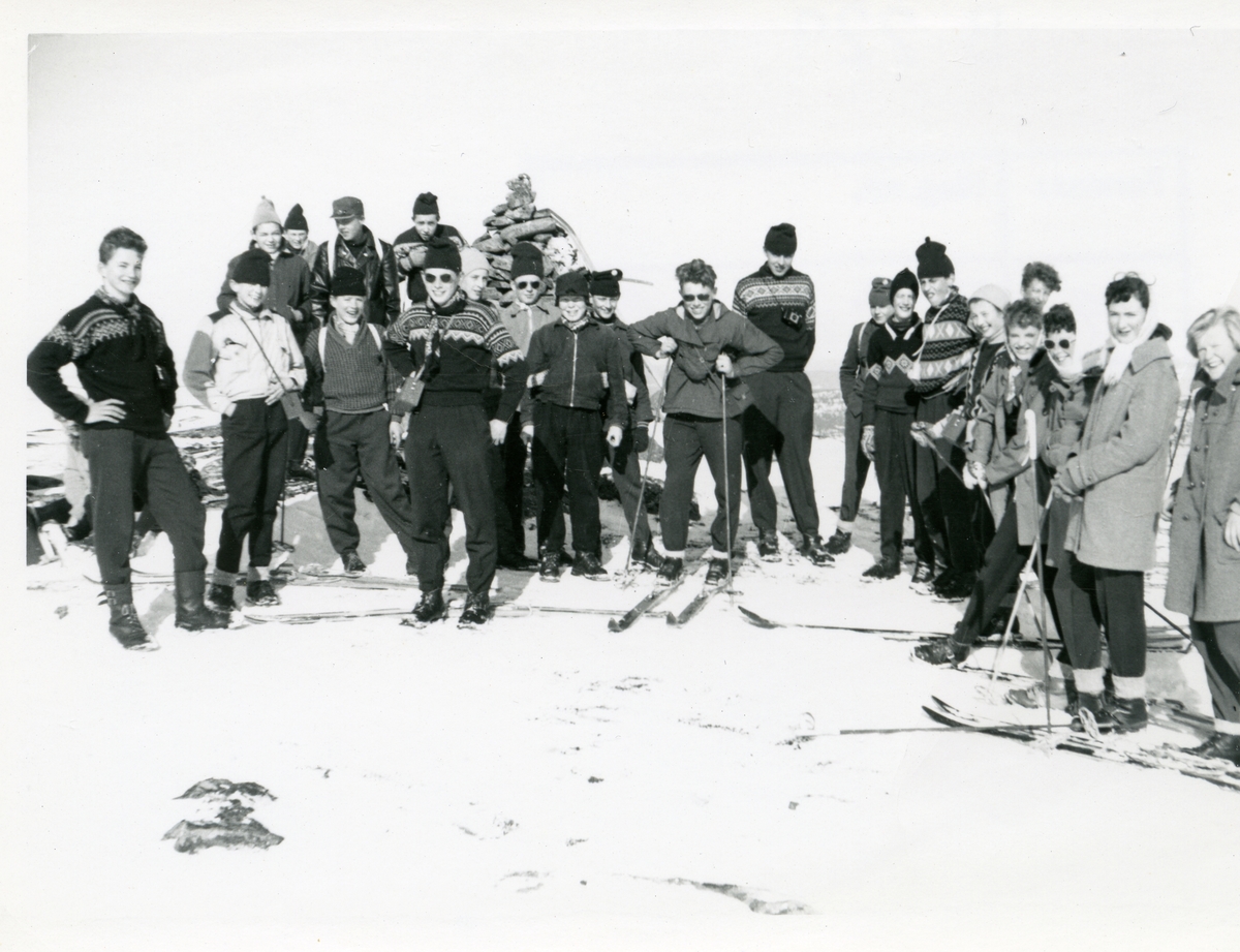 Framhaldsskolen på skitur, 1958/59.