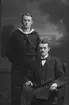 Stående sjömannen Eric Carlsson och Westling.
Carlssons verkstad