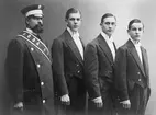 Biografen Röda Kvarns vaktmästare 1912. Andre man från höger Gösta Sandin (1892-1969). 1932 startade han filmbolaget AB Svensk Talfilm där han var vd till sin död.