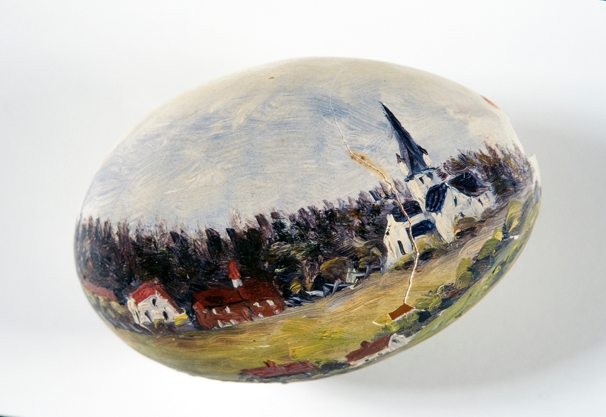 Egg, bemalt, dekorert, motiv:  Ringsaker kirke, Ringsaker prestegård, Ringstrand,  Malt av fru Borchgrevink.