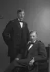 Sittande Robert och Knut Gillgren stående. Sjätte Tvärgatan 31, Gävle