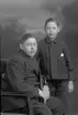 Alfred Uddholm med lillebror Pelle Uddholm. Magister Otto Alfred Uddholm, levde mellan åren 1885-1977, Nygatan 5, Gävle
