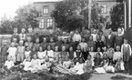 Bäcks skola 1924.
Lärare är Olov Markusson och Ester Jonsson.