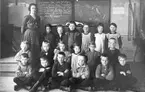 Från kyrkskolan 1921,
Lärarinnan är Alice Åkerman.