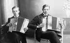 Hedesunda,
Två unga musikanter på 1920-talet,
Till vänster Henning Lundin.