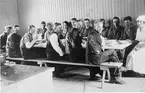 Matlag vid flottledsskiljet Kuba på Rämsön 1937.
Mycket folk arbetade där under flottningssäsongen med att skilja virket till olika ägare.
Flottningen upphörde i Dalälven 1972.