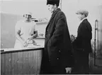 Mejeriets affär.
Hedesunda Mejeris affär troligen 1925,
Från vänster: Ediit Olsson, Gunnar Lindgren och Markus Markusson.