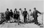 Norra Färjsundet i början av 1920-talet.
Färjkarlen Anders Andersson längst till höger, de övriga är Gävlebor.
