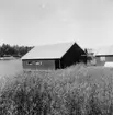 Båthus, långsida och gavel från sydost.
Norrmyravägen 13 Eskön.