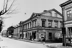 Nygatan mot öster. Kvarter Rännilen mitt i bilden. I bakgrunden skymtar Sparbankens hus vid Stortorget.