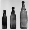 Tre flaskor från Gefle glasbruk.
Den vänstra 1/6 L tillhör Inge Hillborg, Gävle
De övriga två tillhör Länsmuseet.