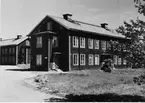 Arbetarbostäder vid Karskär.
Bomhus