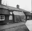 Smedslängorna Tolvfors bruk.
Pågående reparationer efter brand.