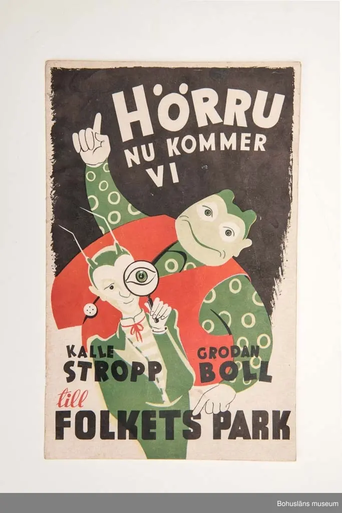 Tryckt teaterprogram, Folkparksteatern "Kalle Stropp Grodan Boll och deras vänner". Flerfärgat omslag och inlaga 20 sidor sv/v med presentation av föreställningen och den aktuella uppsättningen med dess medverkande, med fotografier. Annonser. Tillverkare: Tryckeri AB Småland i Jönköping.
