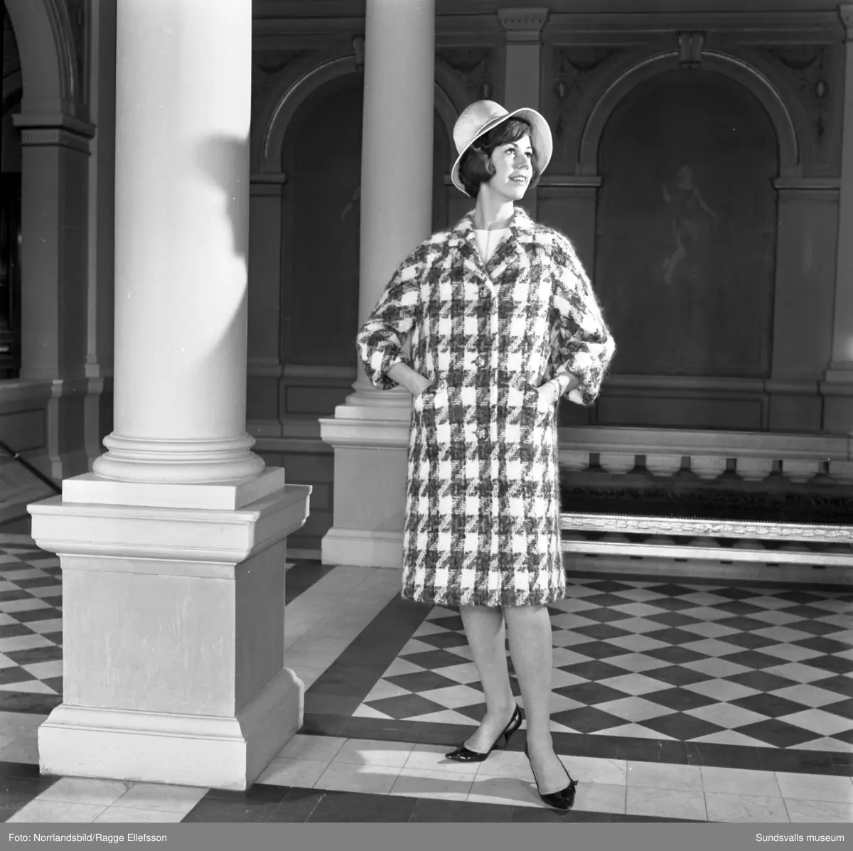 Annonsfotografering på Stadshuset, vårmode för damer från Béves.