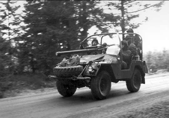 Pansarvärnspjästerrängbil 9031 försöksmodell vid spaningsskvadron 1951. Har utgått ur kav org.