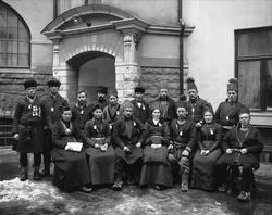 En grupp samer på besök i Stockholm bland annat för att delt