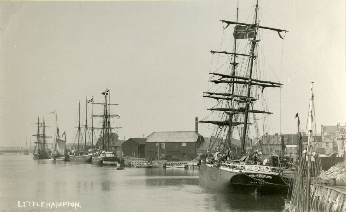 Brigg 'Auguste' (ex. tysk 'Friederike') (b.1863, J. D. Behrens, Brake, Tyskland), i Little Hampton.