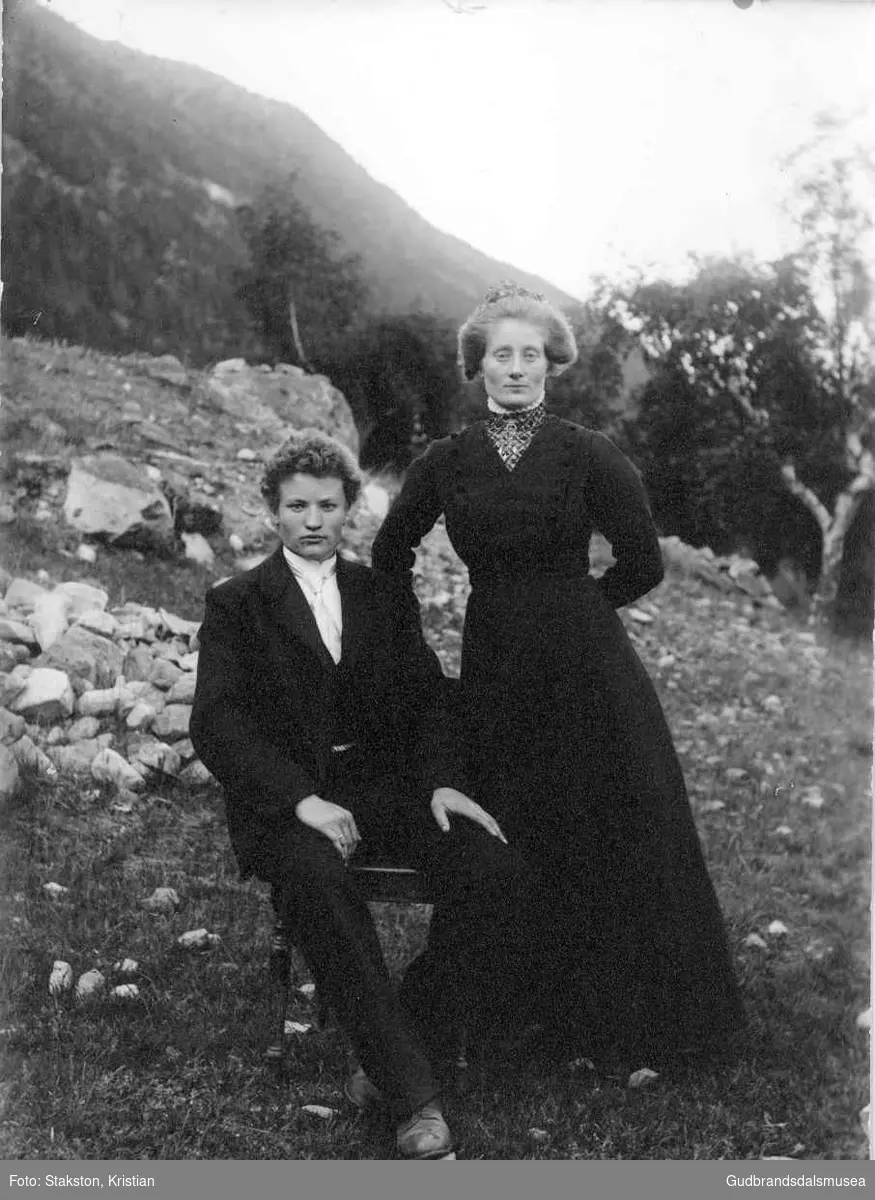 Brudeparet Sølfest Grjotheim (f. Bergon 1893) og Anne Grjotheim (f. Flatmo 1890)