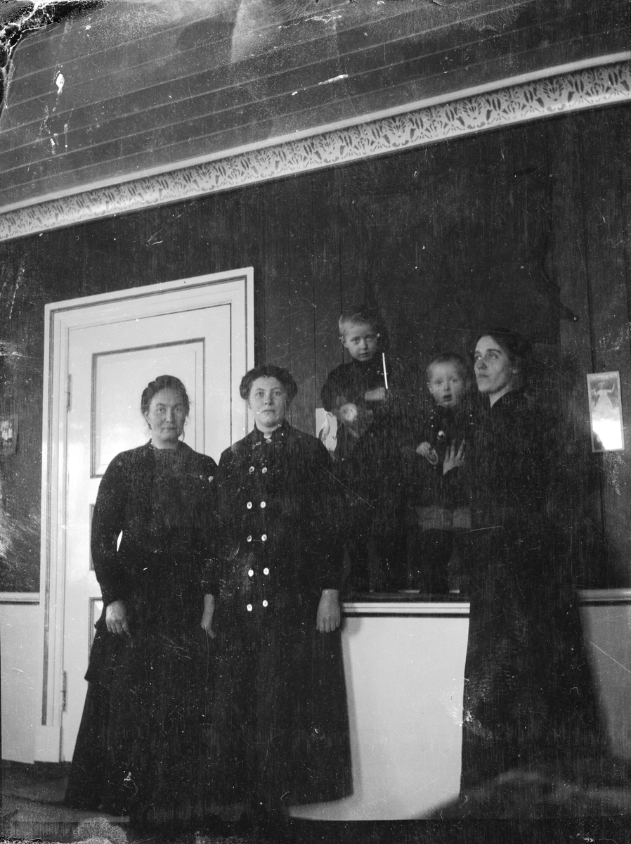 Johanne Børrestuen, Karen Granli, Ola Rustad, Erling Rustad og Ingeborg Rustad
