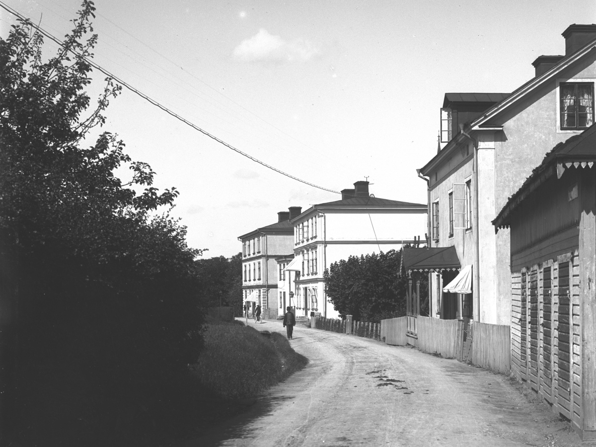 Orig. text: Barnhemsgatan från Djurgårdsgatan.