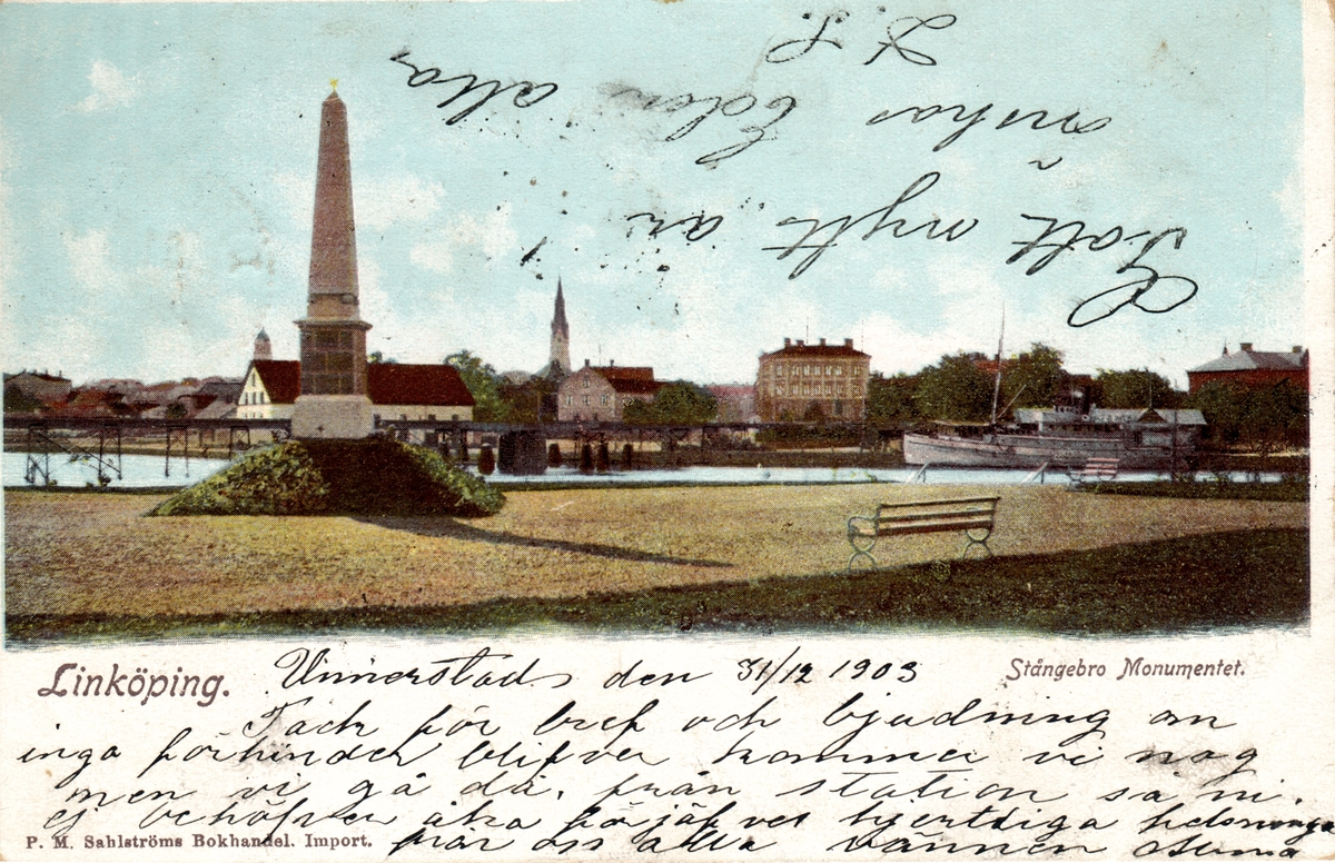Orig. text: Linköping. Stångebro Monumentet.
Monumentet sett västerut in över staden.