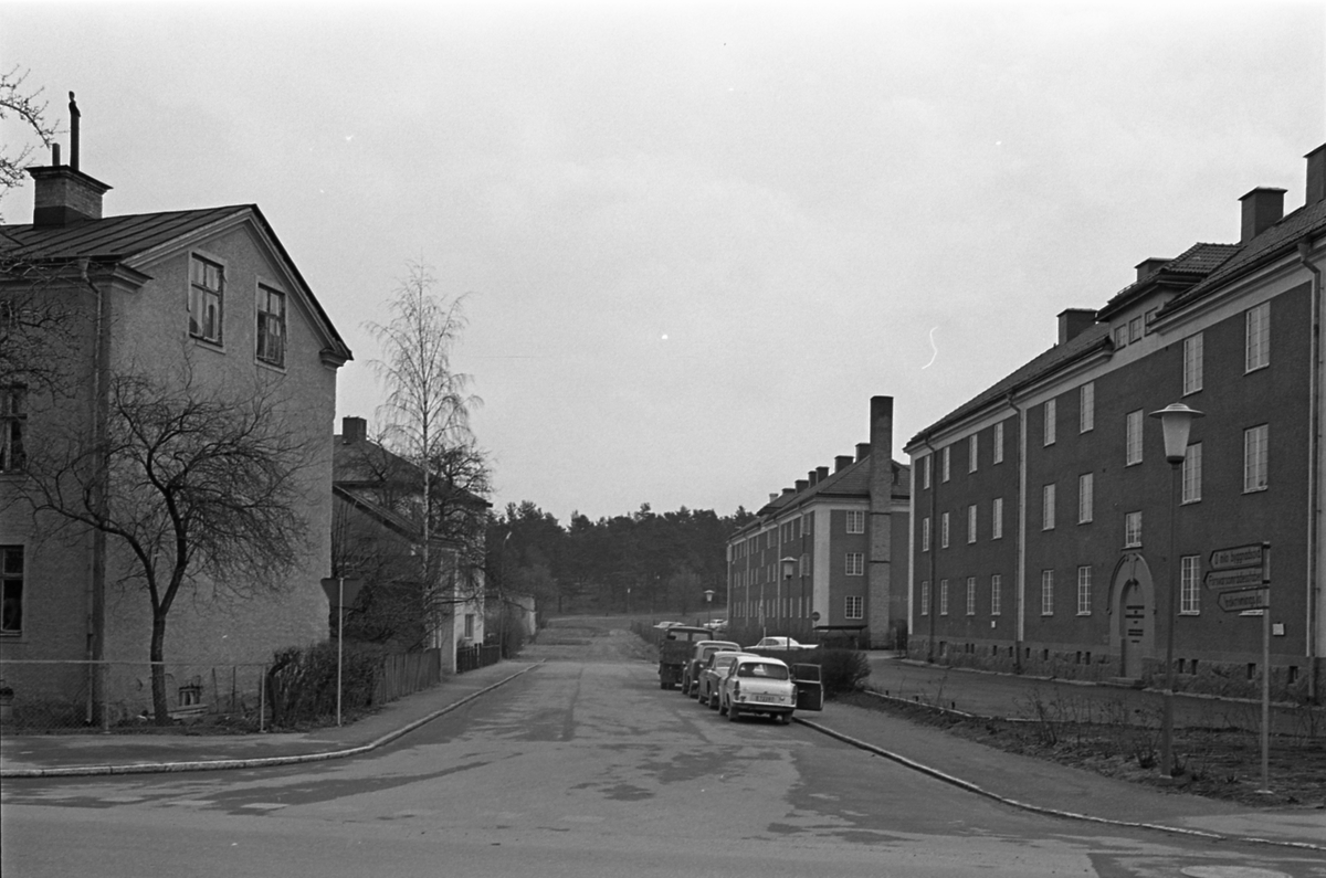 Djurgårdsgatan mot norr från Kaserngatan/Karlbergsgatan. Första huset till vänster är ett bageri.