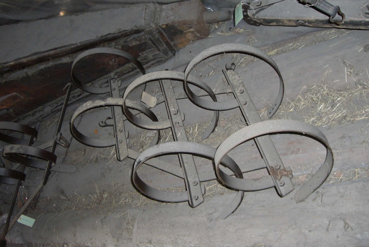 6 fjørtinner (2+2+2). 