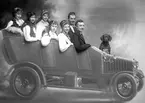 Henning Åberg, Karin Stenberg, Greta Nilsson, Elin Gräs, Greta Björk, Hulda Eriksson och en ej namngiven ung herre