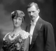 Gustaf Löfgren och ej namngiven ung dam, Södra Kungsgatan 40, Gävle