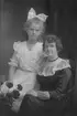 Elsa och Louise Moberg, Korsnäsgatan 26, Gävle