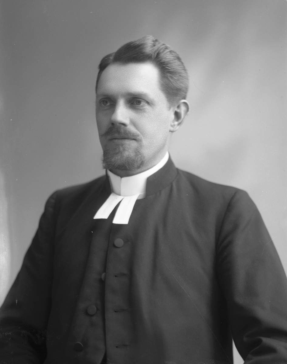 Kyrkoherde Josef Söderberg, Hamrånge. (Hvalfgränd 1, Visby)
