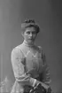 Porträtt från fotografen Maria Teschs ateljé i Linköping. 1910. Beställare: Elin Anderson.