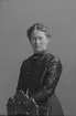 Porträtt från fotografen Maria Teschs ateljé i Linköping. 1910. Beställare: Hilma Anderson.
