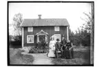 Bostadshus, 4 personer.
Gustaf Jansson, hustrun Hedda (Hedvig), barnen Anna och Emil.