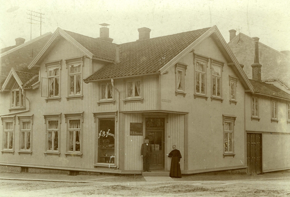 Hjørnet Bryggeriveien/Apenesgate, Apenesgaten 9, H.P. Hansen bakerforretning, H. B. Hansen og frue