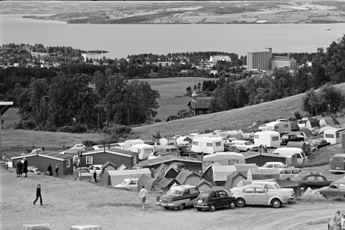 Hedmarkstoppen, Pinsevennstevne, Campingplass, biler, telt, utsikt, Mjøsa, Helgøya, 