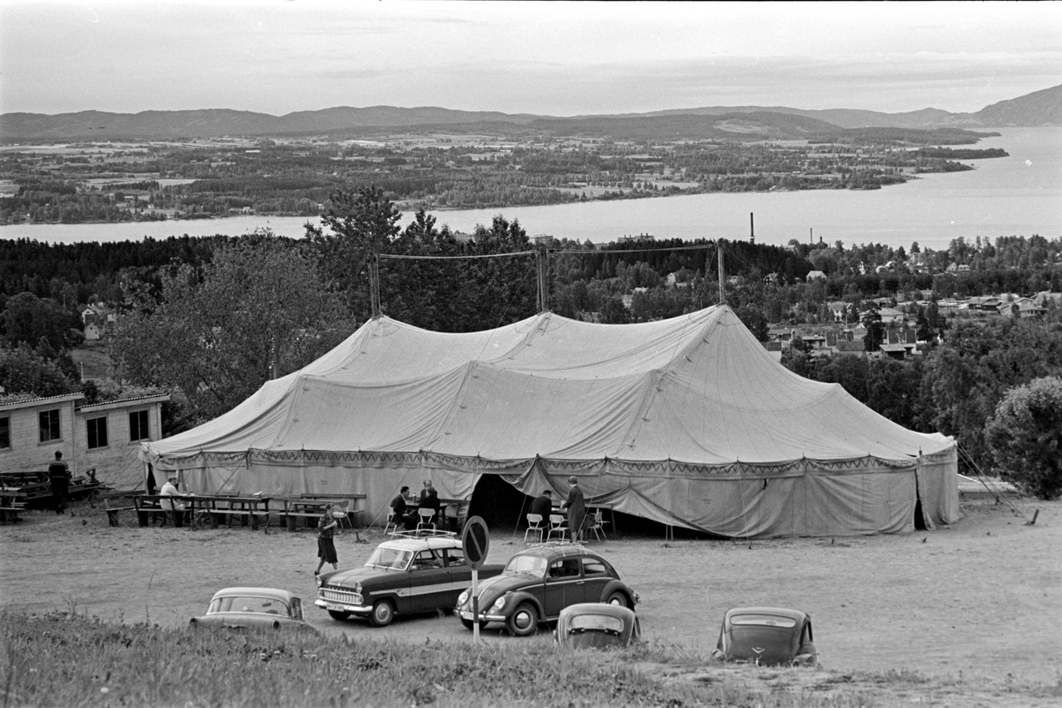 Hedmarkstoppen, Pinsevennstevne, Campingplass, biler, telt, utsikt, Mjøsa, Helgøya, 