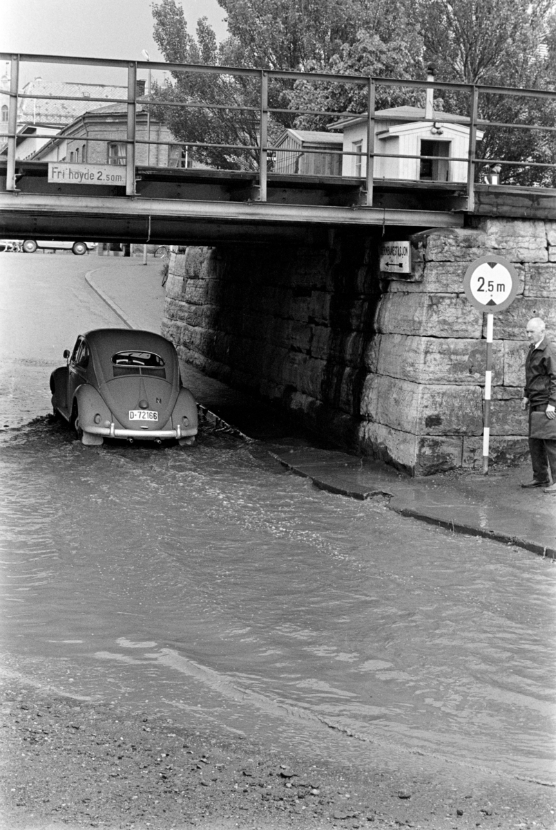 Victoriaundergangen, flomvann, Volkswagen, "Folkevogn" D-72166, Hamar,