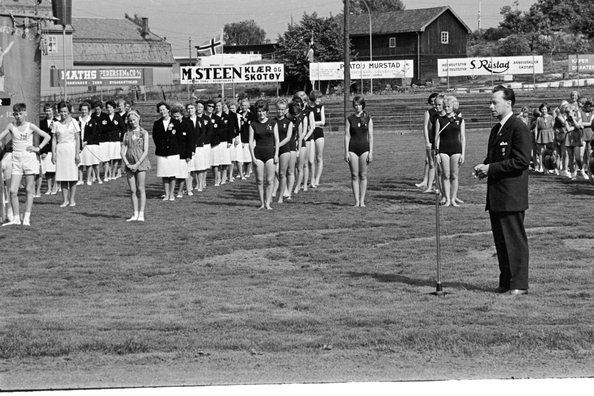 Hamar, turnoppvisning, turnere, Hamar stadion,50. Oplandske kretsturnstevne. Hamar idrettslags turngruppe 75 år.