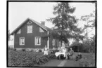 En och en halvplans bostadshus, 5 personer.
Gustaf Bengtsson