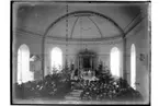 Stora Mellösa kyrka, interiör.
Begravning.